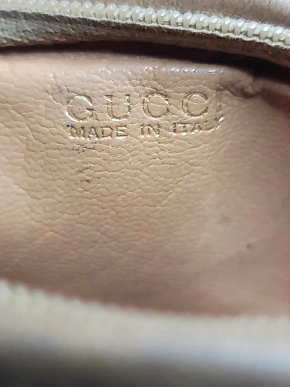 Gucci micro-GG monogram canvas shell coin case Preloved